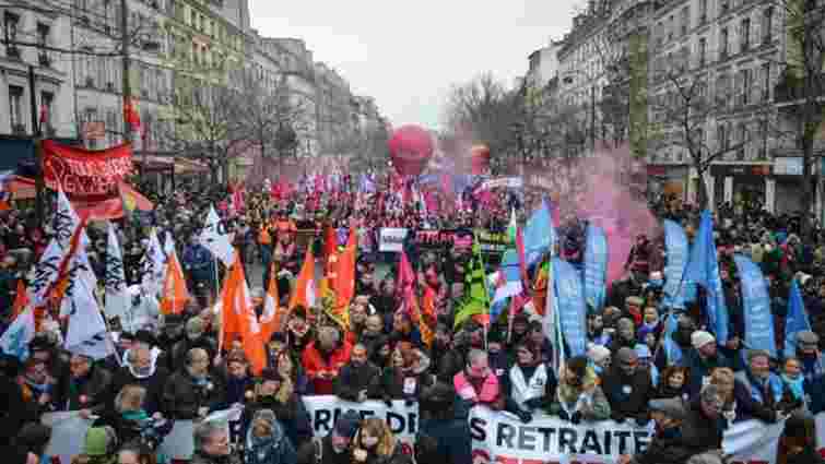 Конституційний суд Франції схвалив скандальну пенсійну реформу Макрона