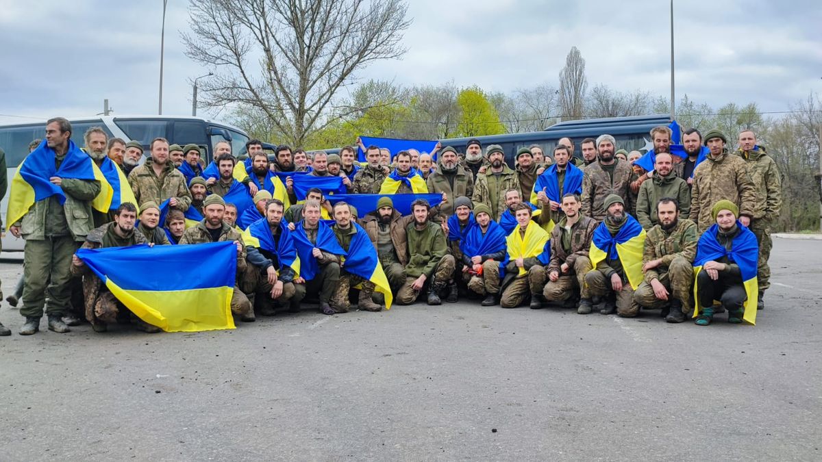 На Великдень до України повернулися 130 військовополонених 