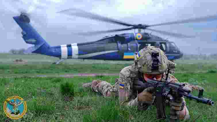 Українські розвідники отримали американський бойовий гелікоптер Black Hawk