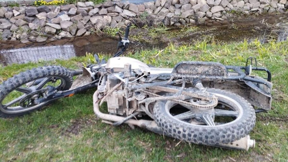 На Львівщині п'яний мотоцикліст збив неповнолітню велосипедистку