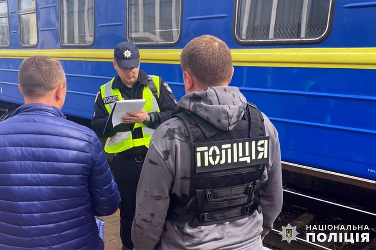 Залізничник перевозив ухилянтів закордон у вентиляційній шахті поїзда
