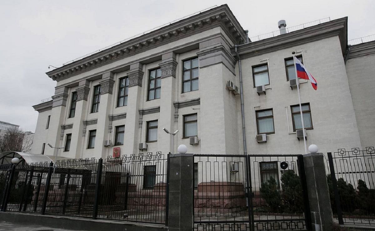 Київрада розірвала договір оренди землі з посольством Росії