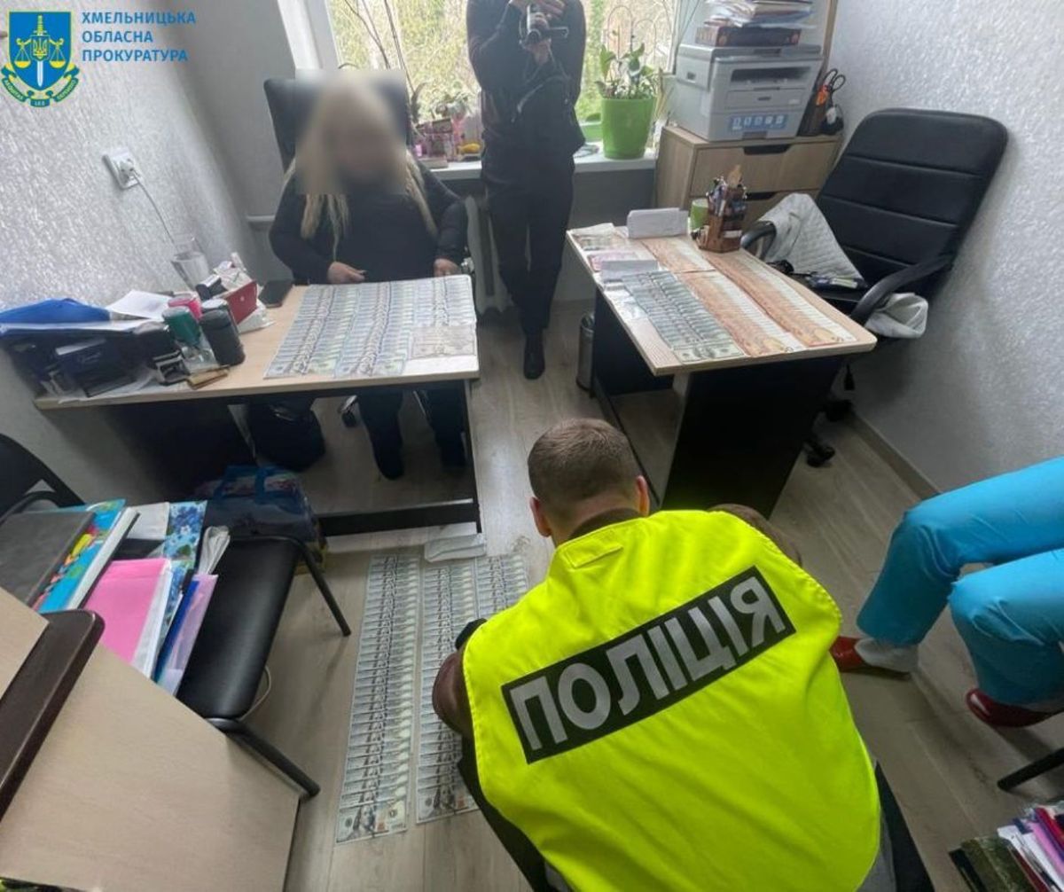 Медиків з Хмельниччини затримали за підробку документів для ухилянтів на 7 млн грн