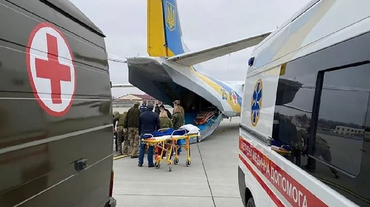 Уряд спростив виїзд поранених військових на лікування за кордон