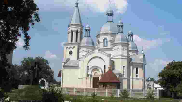 На Житомирщині парафіянка УПЦ МП пошкодила меморіал вбитих росіянами дітей