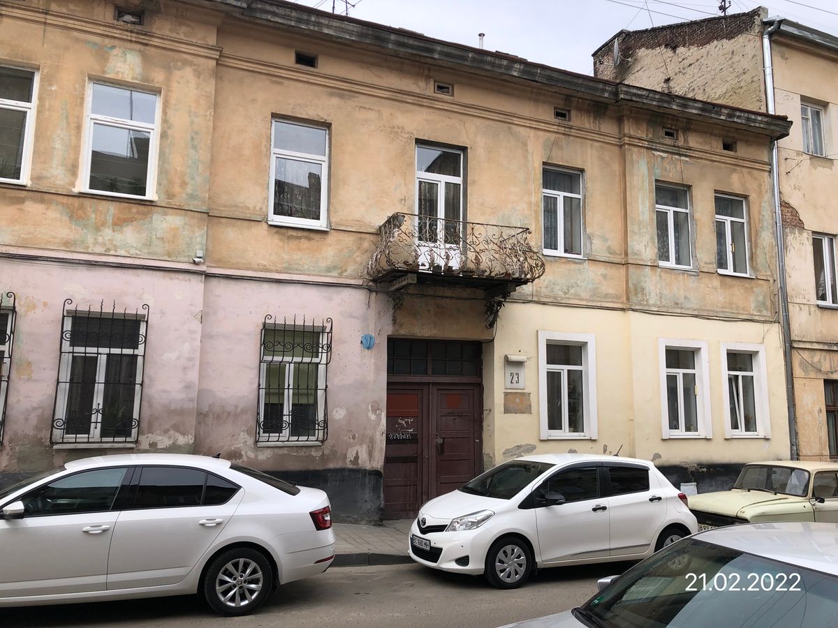Нежитловий 4-поверховий будинок на Підзамчі продали за 3,8 млн грн