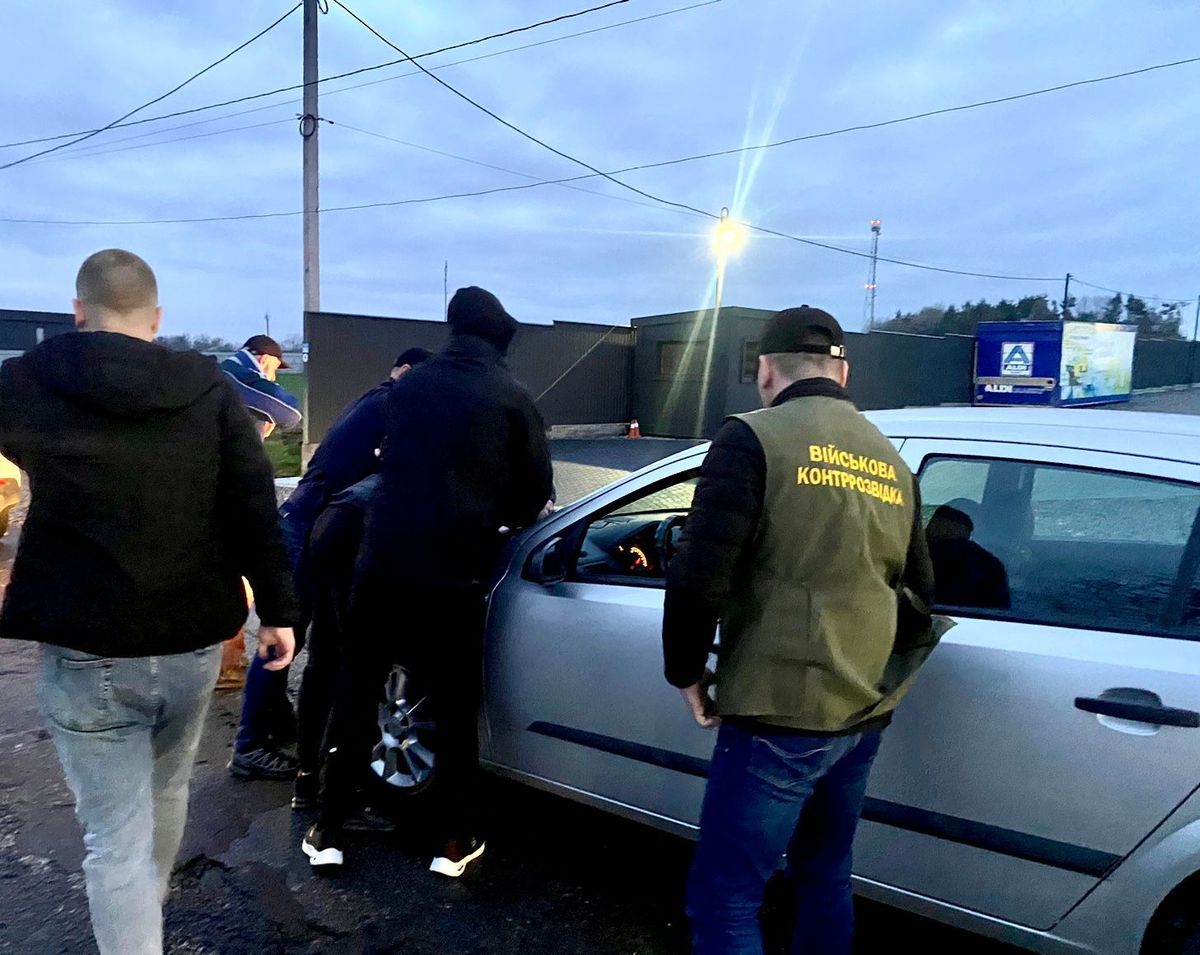 Двох мешканців Тлумача затримали за вивезення ухилянтів закордон під виглядом волонтерів 