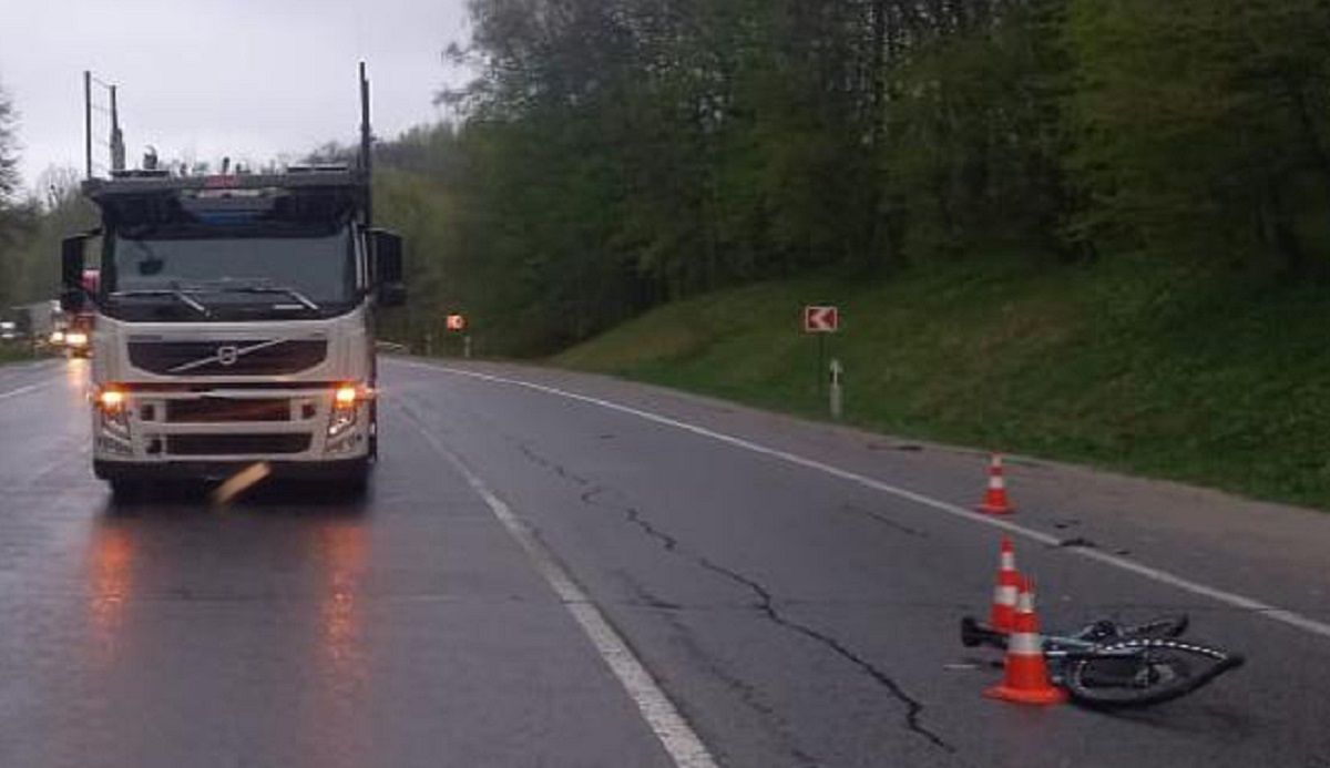 Велосипедист після зіткнення з фурою потрапив у реанімацію львівської лікарні