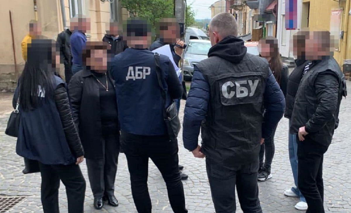 Інспекторку податкової Львівщини затримали на хабарі 900 доларів від підприємця