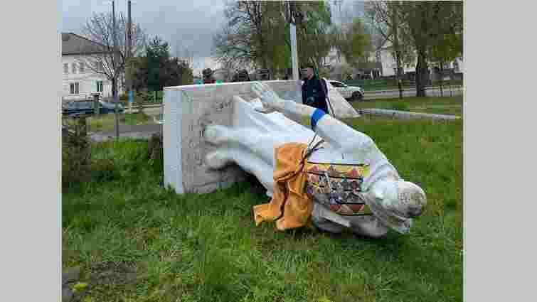 На Львівщині демонтували ще три радянські пам’ятники 