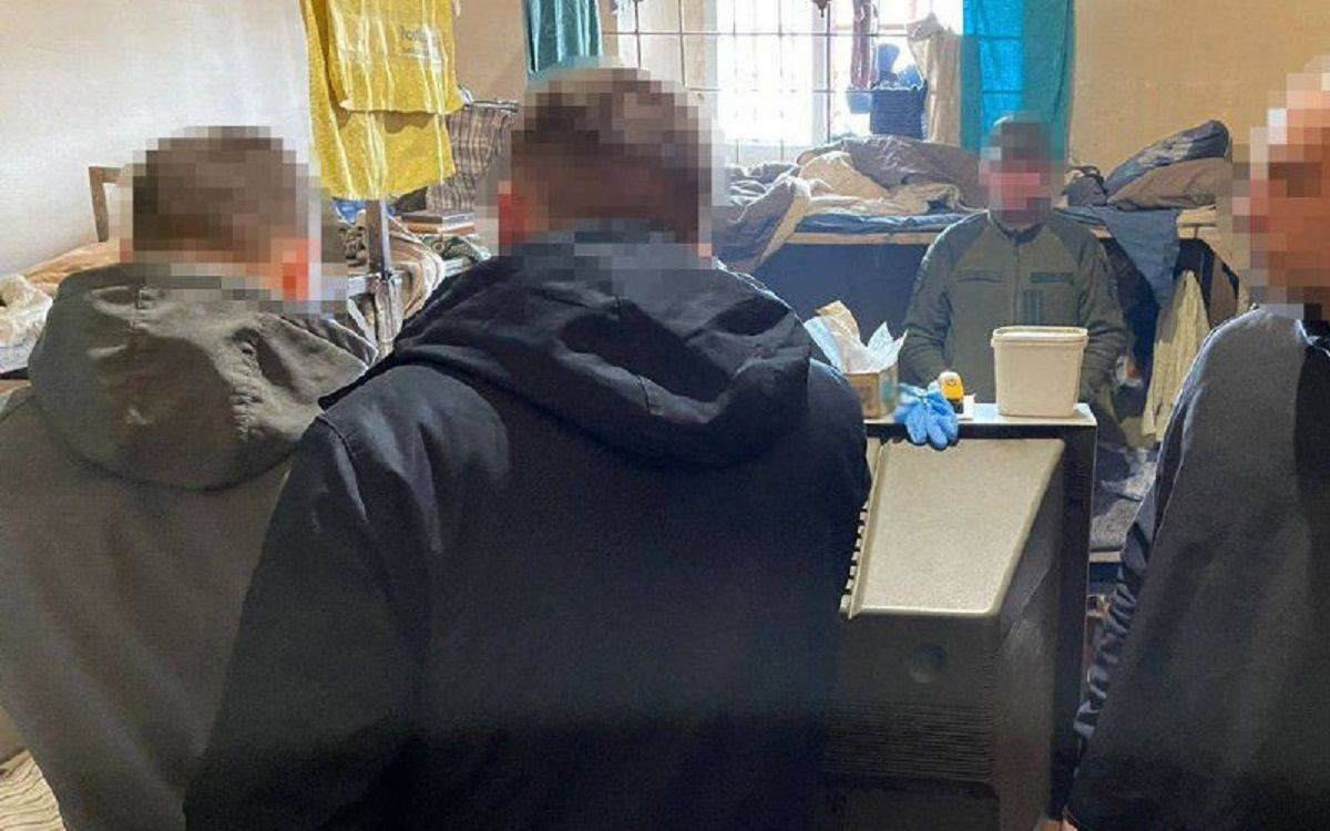 В'язень львівського СІЗО вдавав волонтера і збирав гроші на ЗСУ