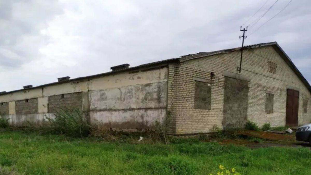 Журналісти знайшли власника підпільного складу гуманітарки на Львівщині