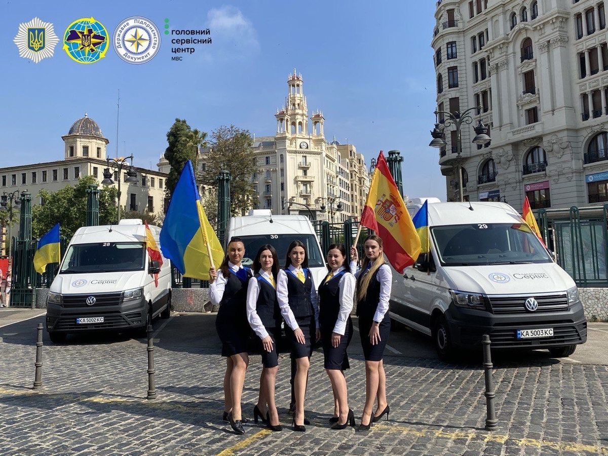 Перший український паспортний сервіс відкрили в Іспанії