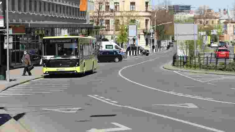 Громадський транспорт змінить маршрути через велопробіг у центрі Львова
