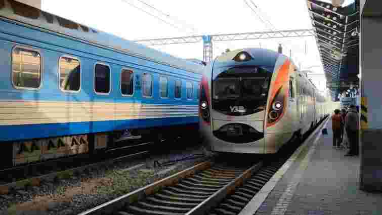 Три поїзди на Львівщині тимчасово змінюють розклад руху 