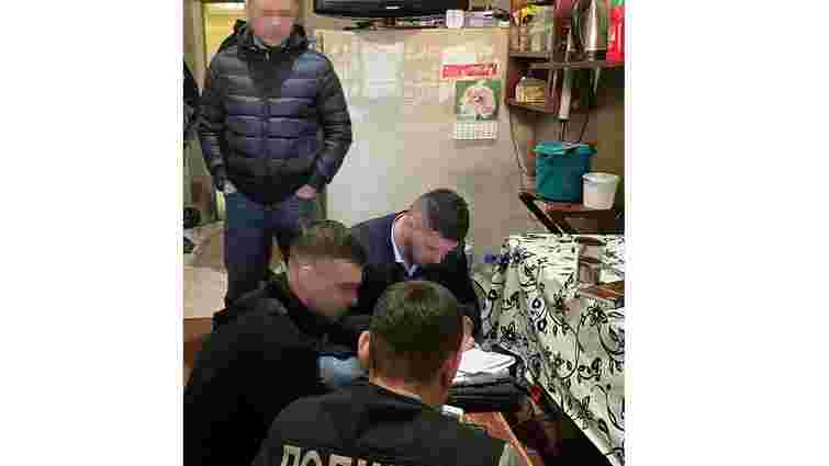 В’язень львівського СІЗО публікував фейкові оголошення про візові послуги
