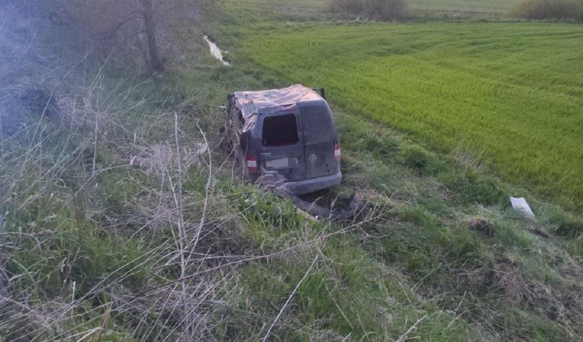 На Львівщині п’яний водій Volkswagen Caddy злетів у кювет, п’ятеро травмованих