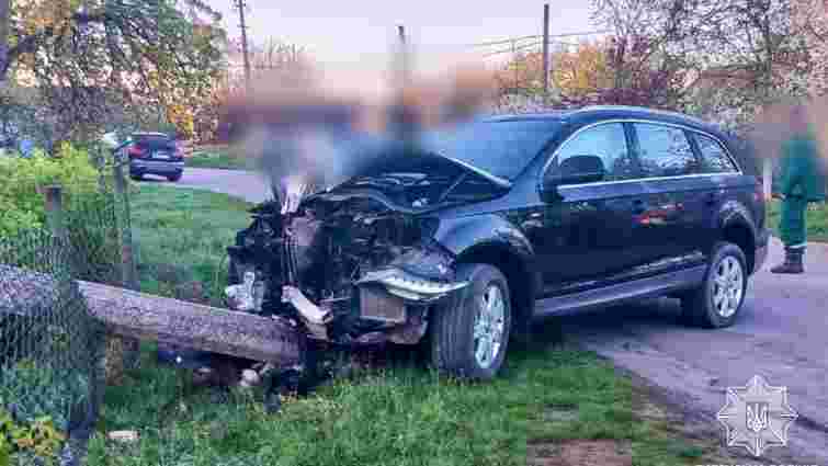 У Дубні п'яний 17-річний водій без прав розбив авто, в'їхавши у стовп