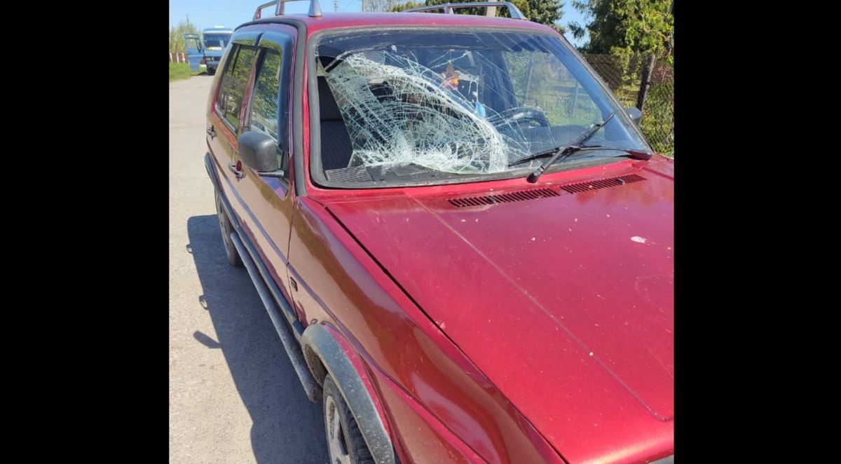 37-річна водійка Volkswagen Golf тяжко травмувала пішохідку на сільській дорозі
