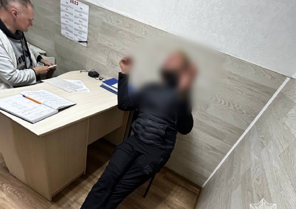 Біля Рівного затримали п'яного водія, який кричав і намагався втекти від поліції