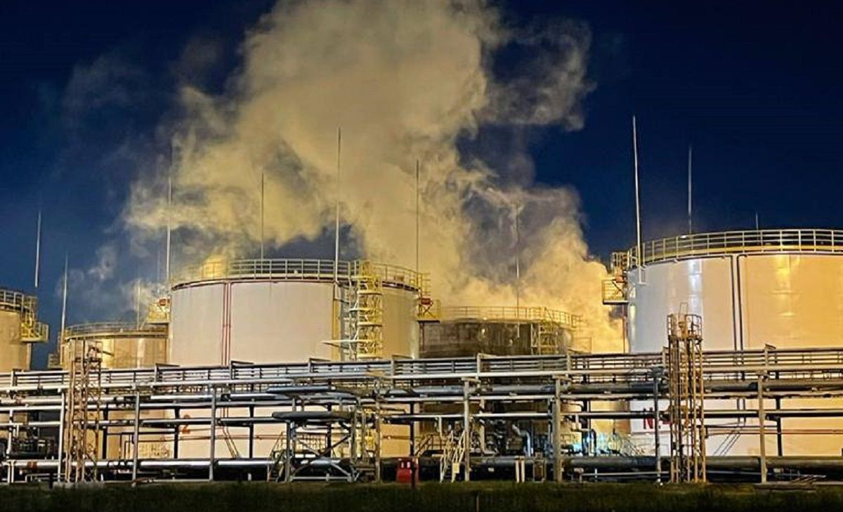 Вночі безпілотники вдарили по двох російських нафтопереробних заводах