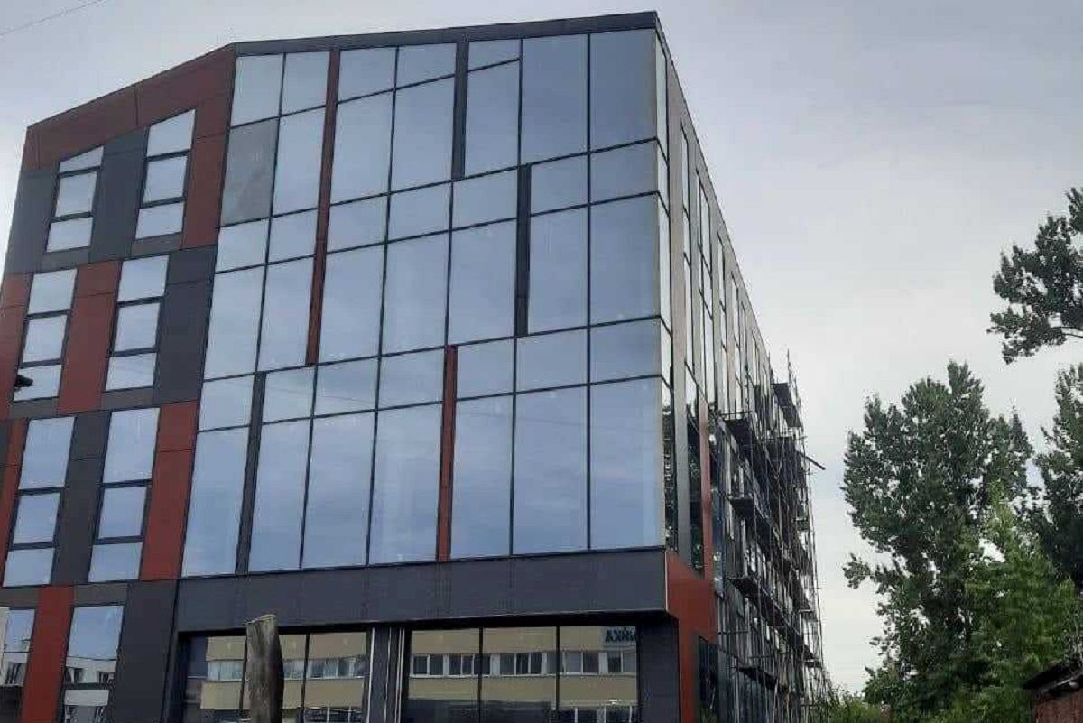 Суд зобов’язав власника демонтувати третій поверх торгового центру у Львові