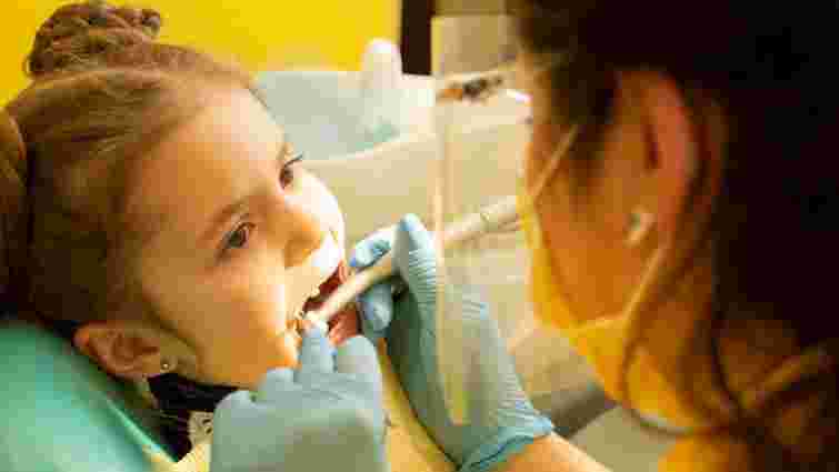 У 28 містах України діти військових і переселенців можуть безкоштовно полікувати зуби