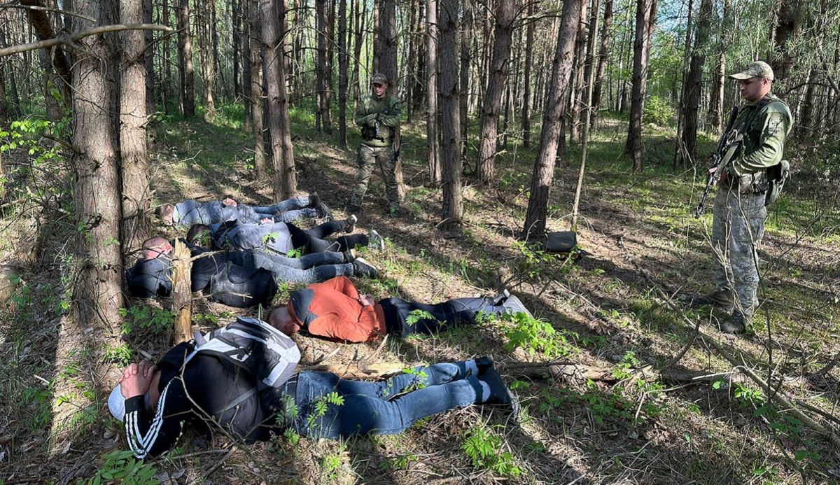 У лісі біля кордону на Львівщині затримали п’ятьох ухилянтів