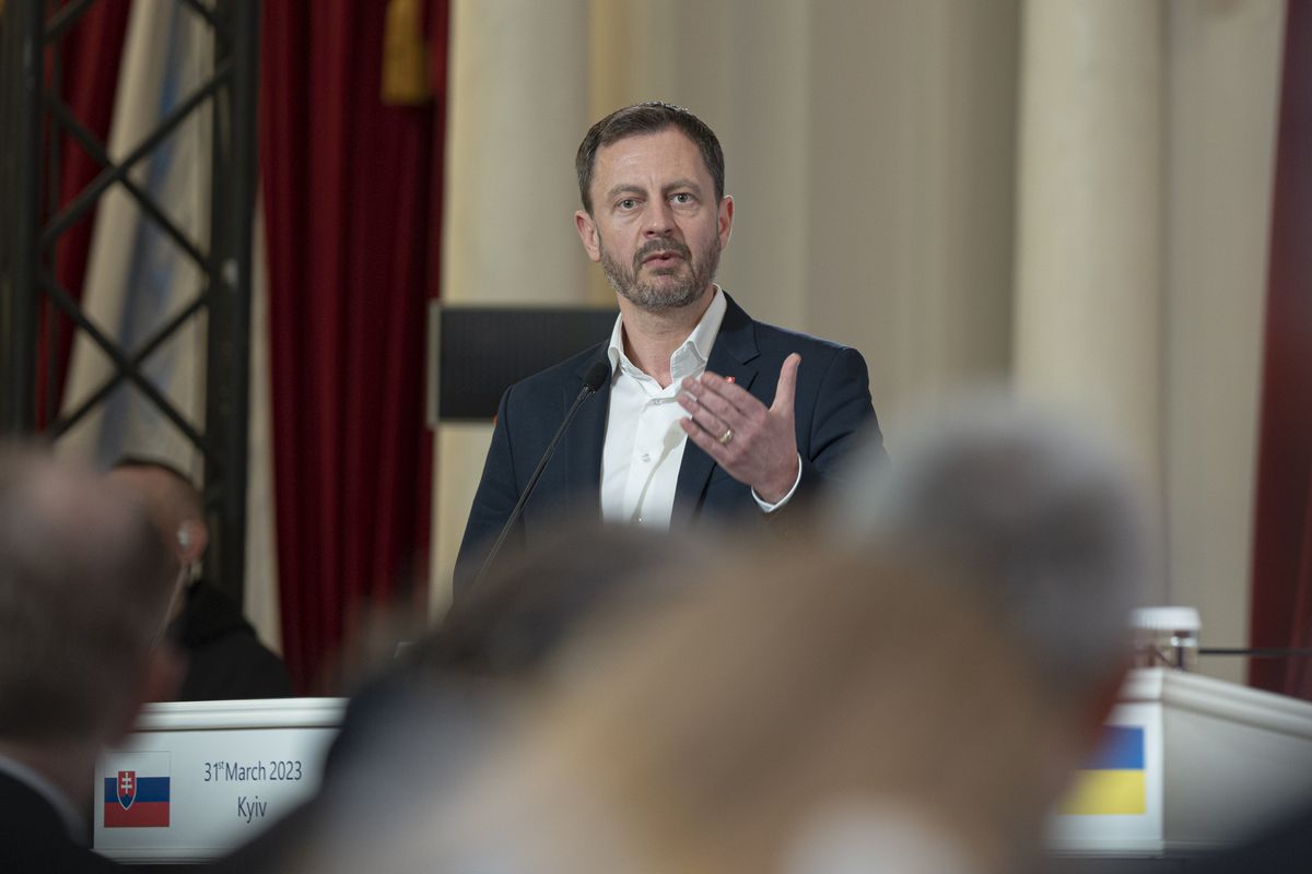 Прем’єр-міністр Словаччини подав у відставку на тлі урядової кризи