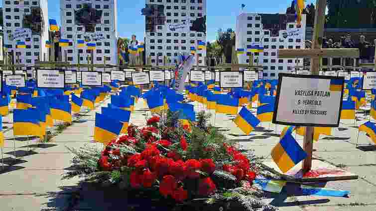 Активісти завадили послу РФ покласти квіти до радянського меморіалу у Варшаві