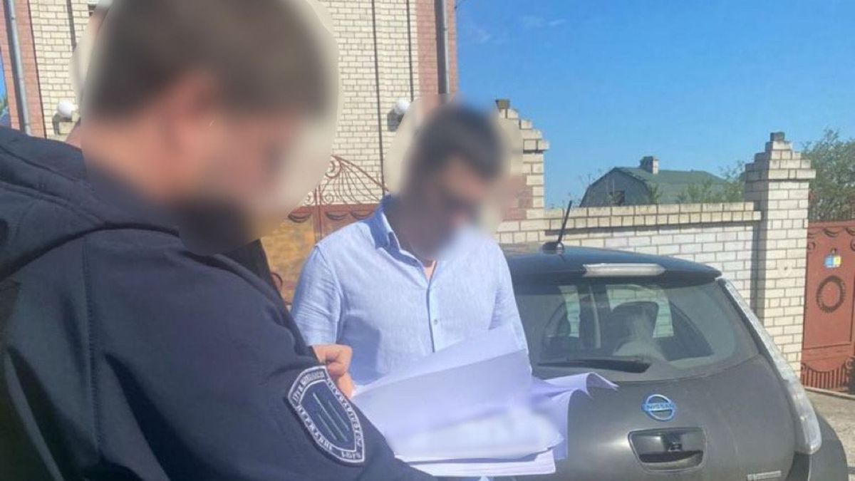 У Миколаєві затримали прокурора, який підмінив конфісковані долари на сувенірні гроші