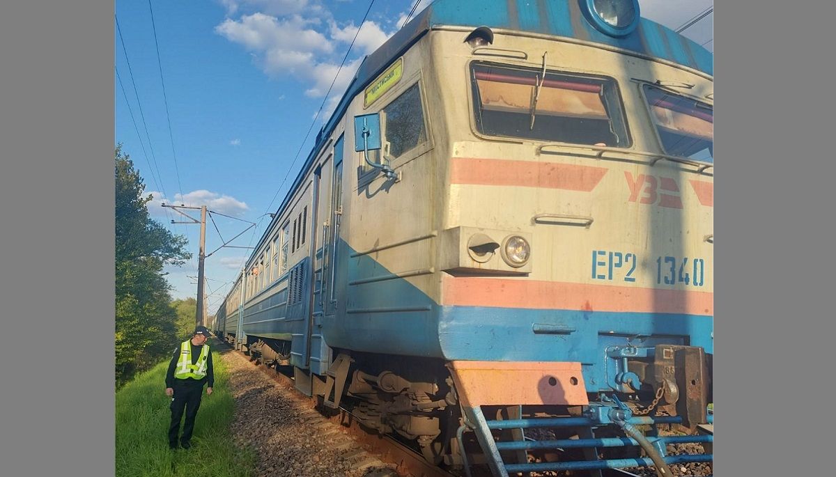 У Рудному поїзд збив 45-річного чоловіка, який стояв на колії