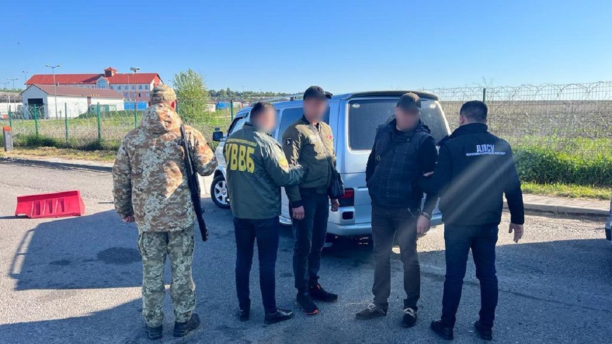 Подружжя з Львівщини затримали за перевезення через кордон ухилянта