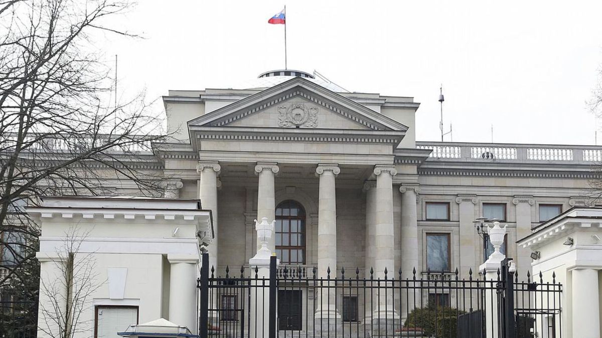 Польська прокуратура конфіскувала у посольства Росії понад мільйон доларів як речовий доказ