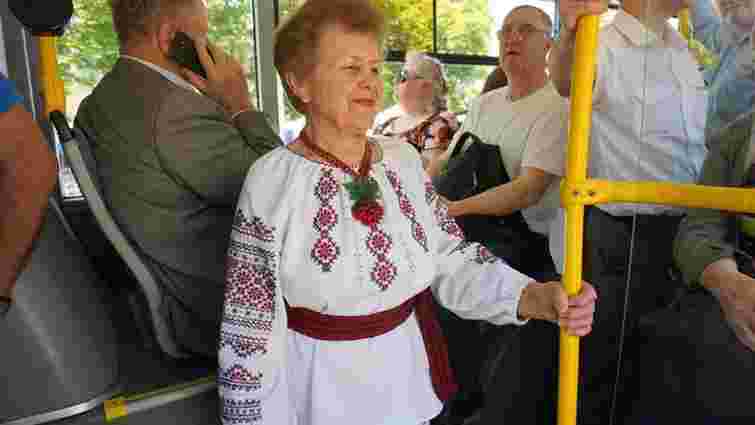 У Тернополі пасажири у вишиванках безкоштовно їздитимуть у громадському транспорті