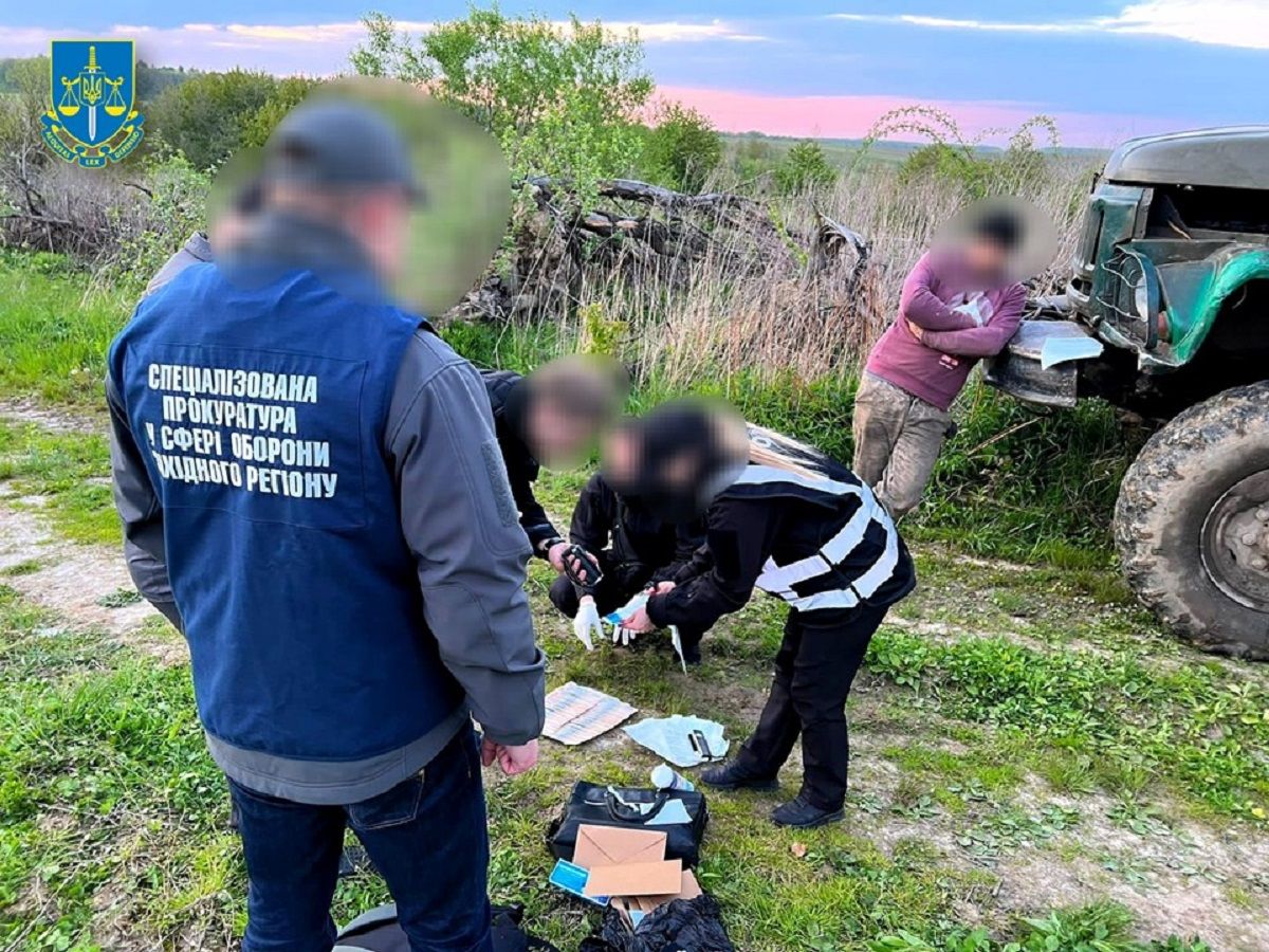 На Львівщині майстер військового лісгоспу брав хабарі за продаж деревини