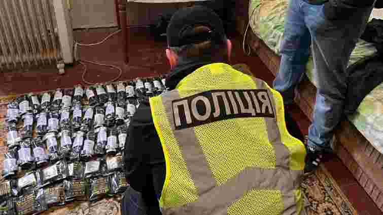 Троє мешканців Києва продавали привезені для військових тактичні аптечки