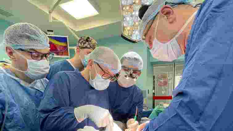 Львівські хірурги врятували хлопчика з Хмельниччини з критичним звуженням трахеї