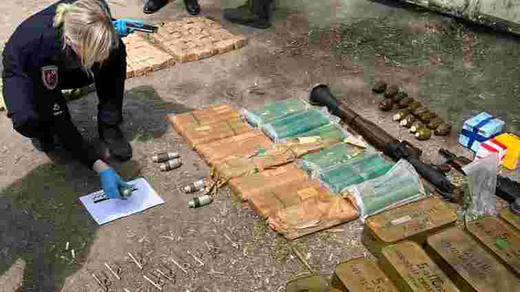 У киянина в гаражі знайшли арсенал з 35 тис. набоїв, РПГ та гранат 