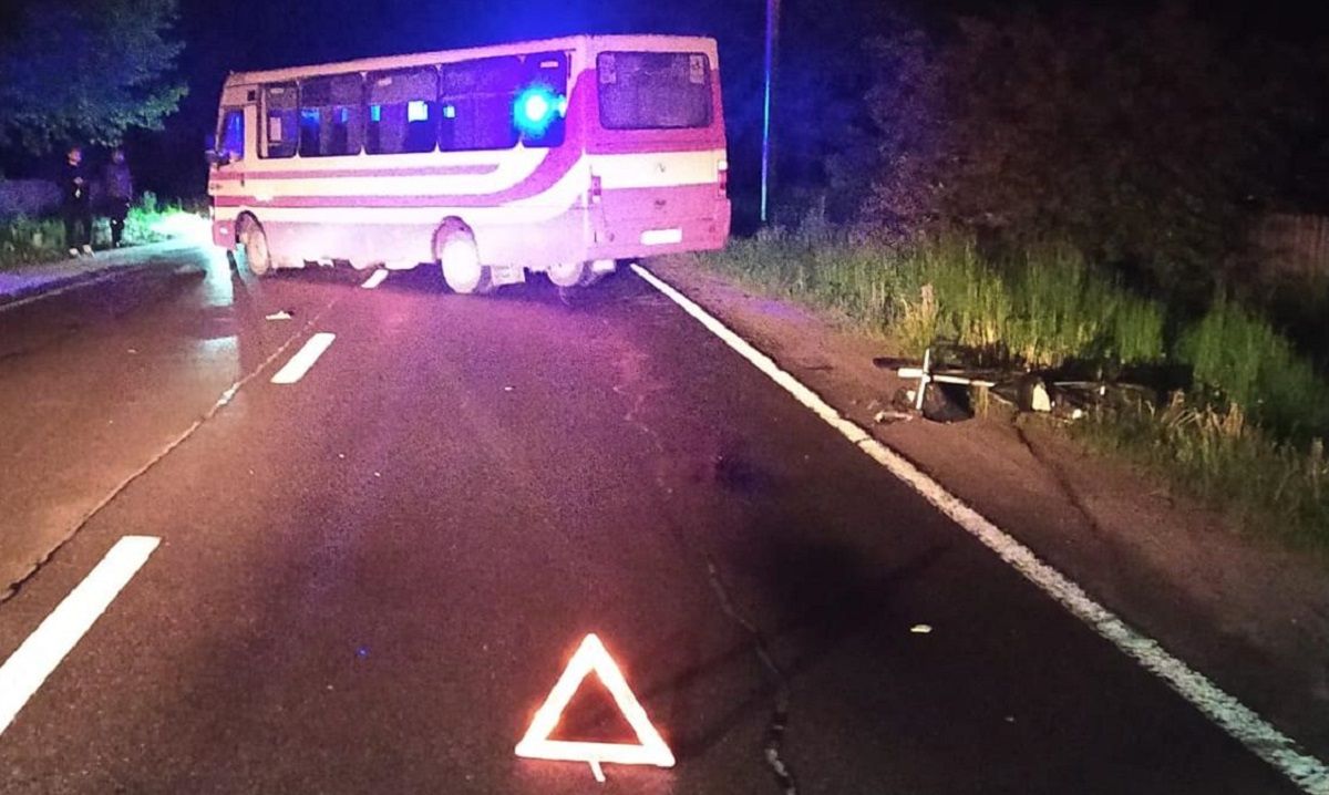 Водій маршрутки на смерть збив велосипедиста на Львівщині