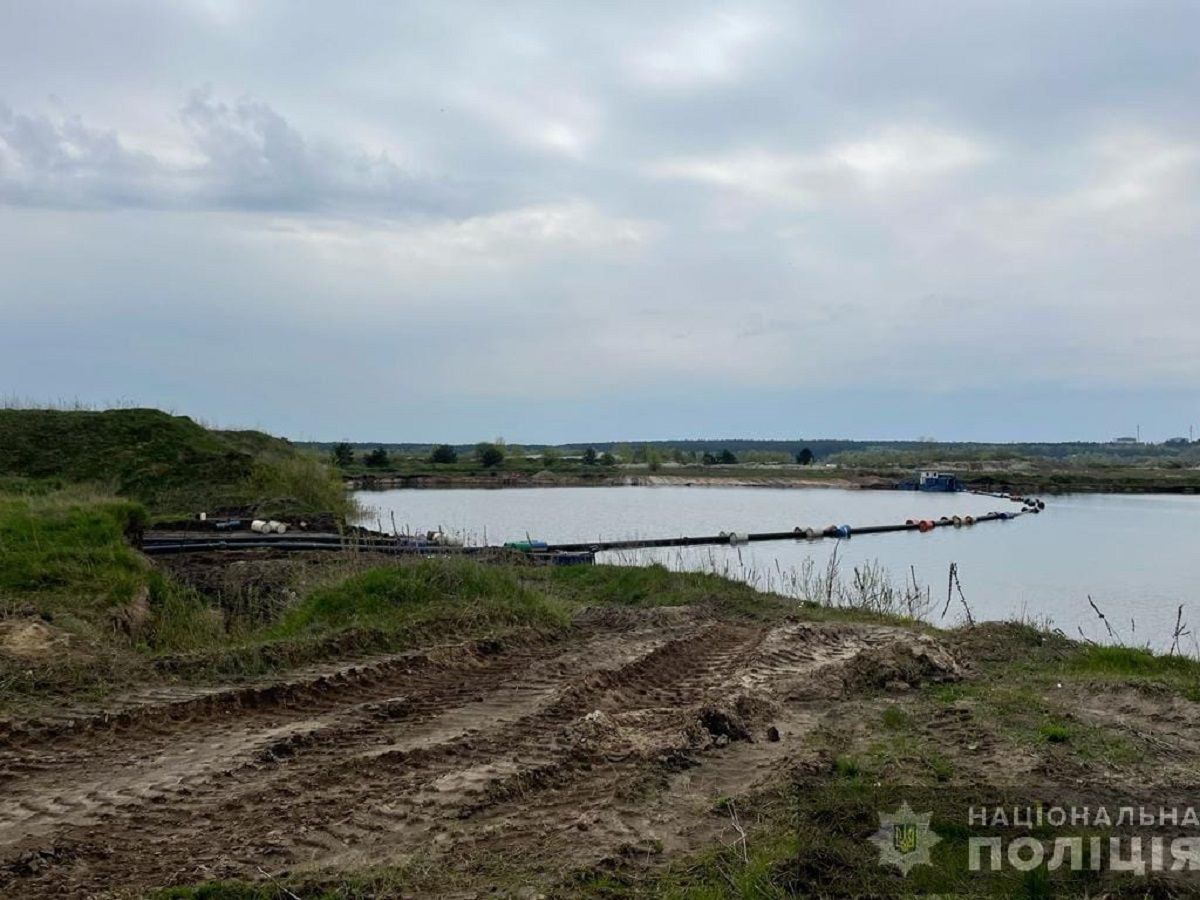 Хмельницька поліція відкрила справу на підприємця за незаконно викопаний ставок