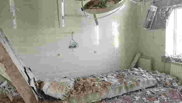 Росіяни обстріляли лікарню та зруйнували два під’їзди житлового будинку в Херсоні