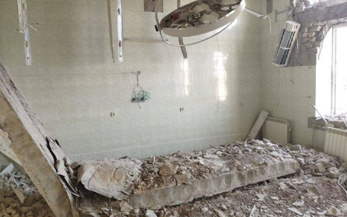 Росіяни обстріляли лікарню та зруйнували два під’їзди житлового будинку в Херсоні