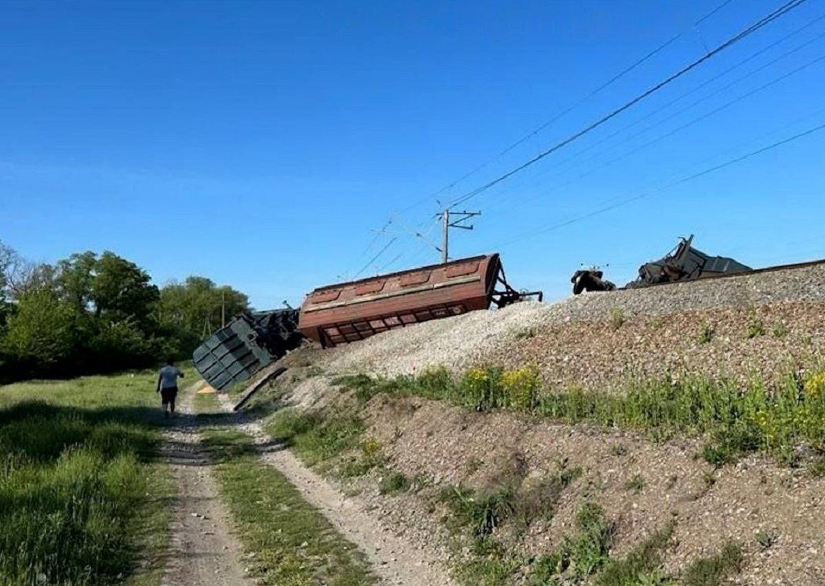 В Криму через вибух на залізниці зійшли з рейок вагони із зерном