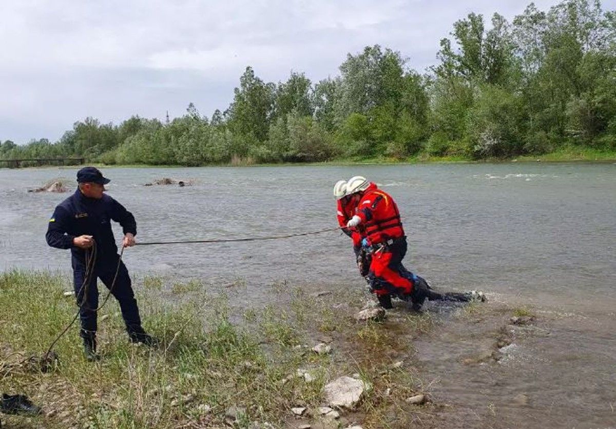 На Буковині з Прута рятувальники витягнули потопельницю