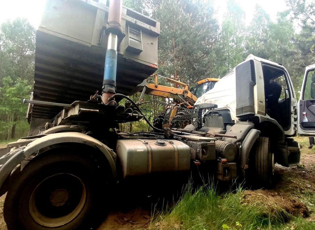 Водій вантажівки загинув під час розвантаження щебеню на Рівненщині