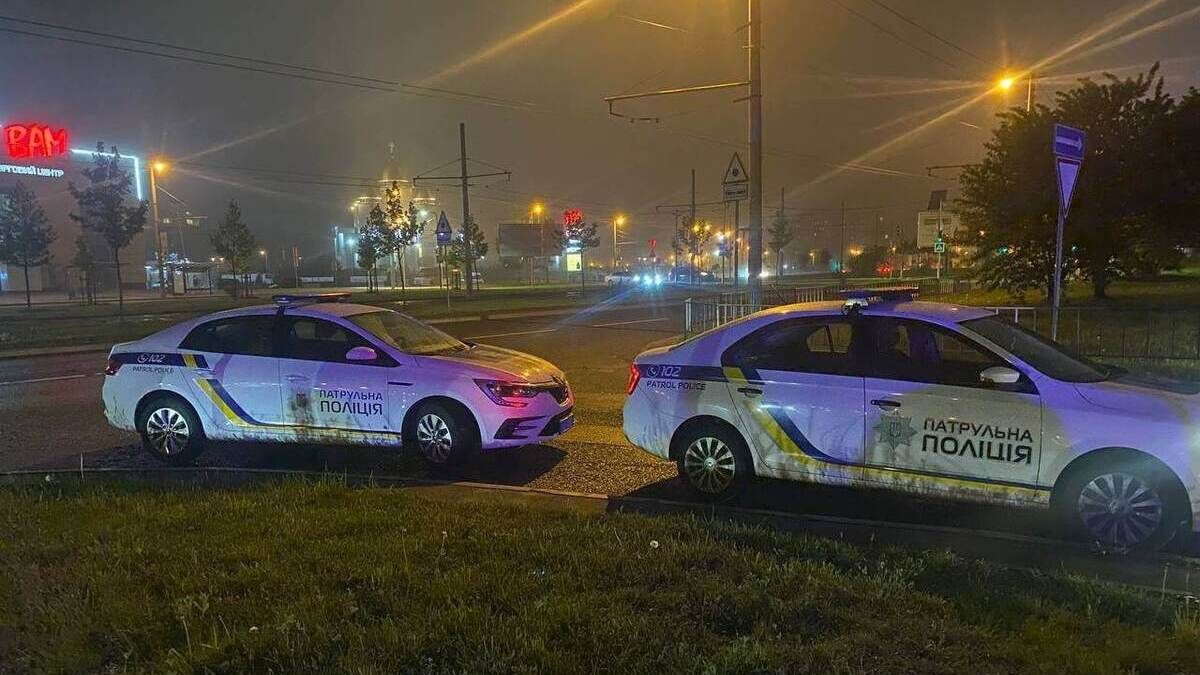 У Львові озброєний поліцейський напав на військового