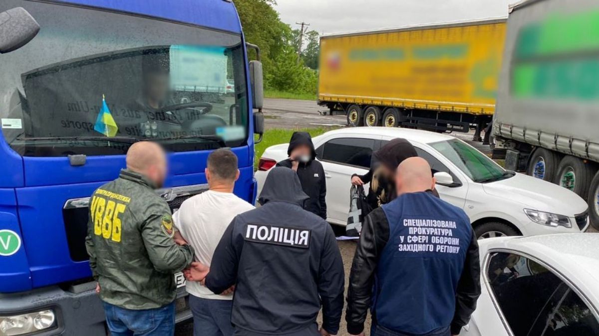 Іванофранківця затримали на спробі підкупу прикордонниці