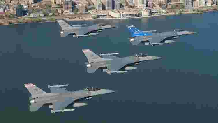 Джо Байден схвалив план підготовки українських пілотів на винищувачах F-16