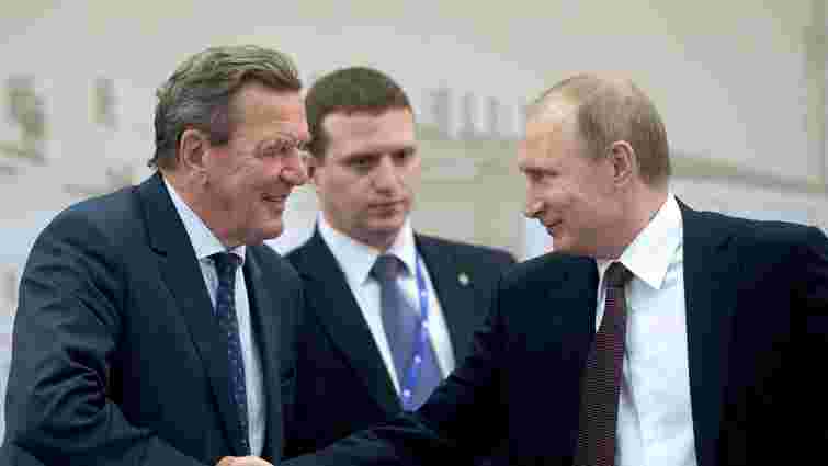 Екс-канцлера Німеччини не запросили на ювілей власної партії через його дружбу з Путіним